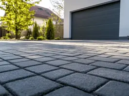 Die Pflasterarbeiten Kosten pro m2 variieren je nach Pflastersteinart teils sehr stark.